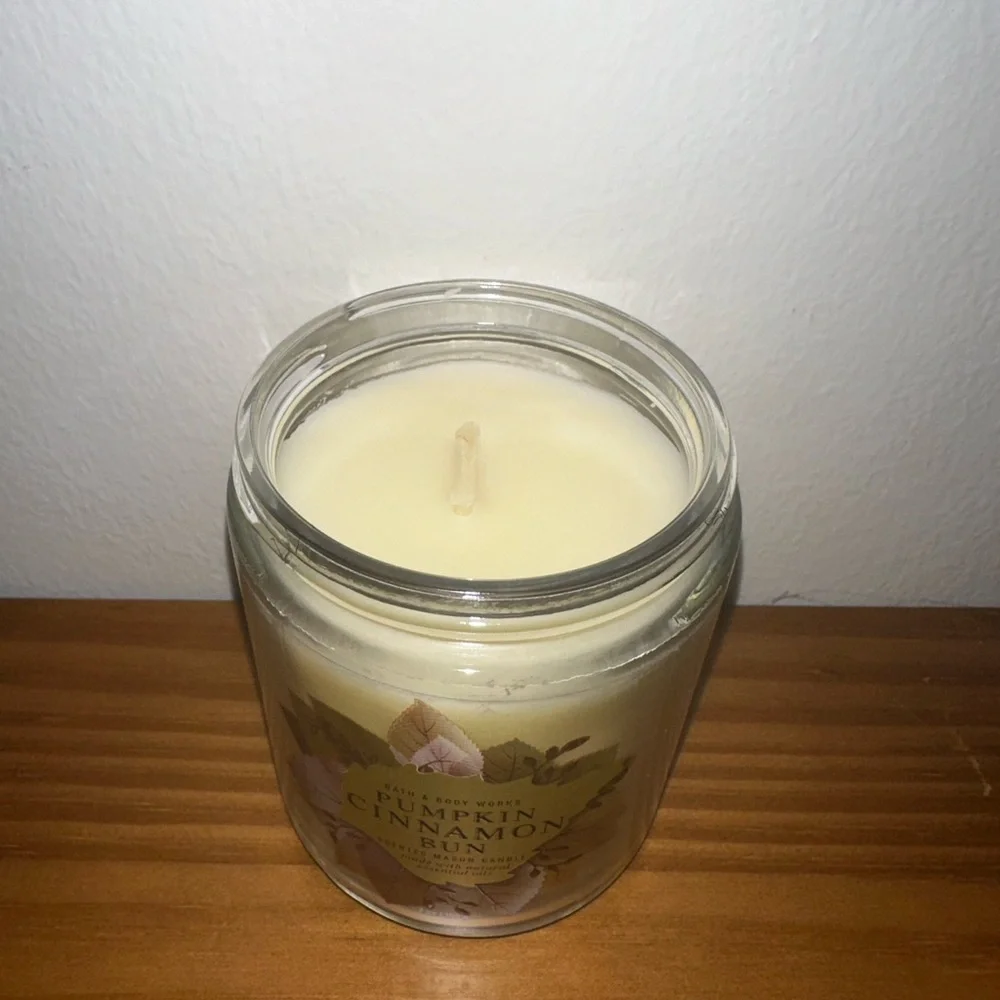 Bath & Body Works Pumpkin Cinnamon Bun 7oz 1 Wick Candle One Size